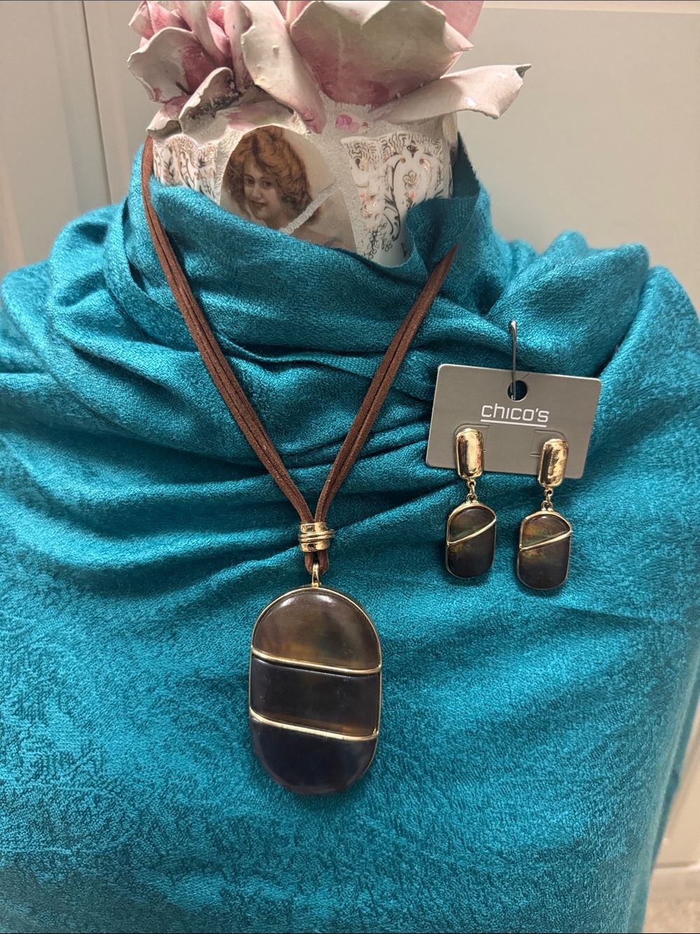 Chico's Brown and Gold Oval Pendant Necklace with Matching Drop Earrings